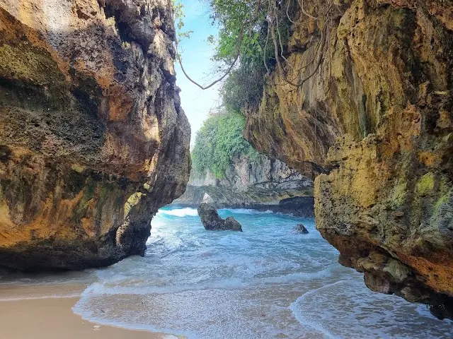 Suluban Beach
