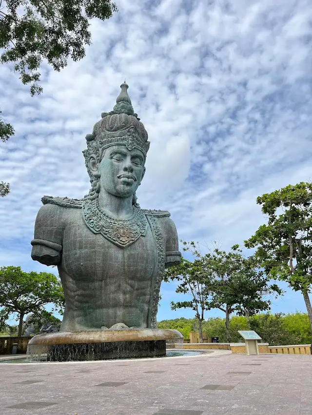 Patung Garuda Wisnu Kencana