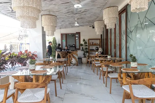 To The Moon cafe Umalas