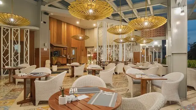 SALT Restaurant and Pool Bar