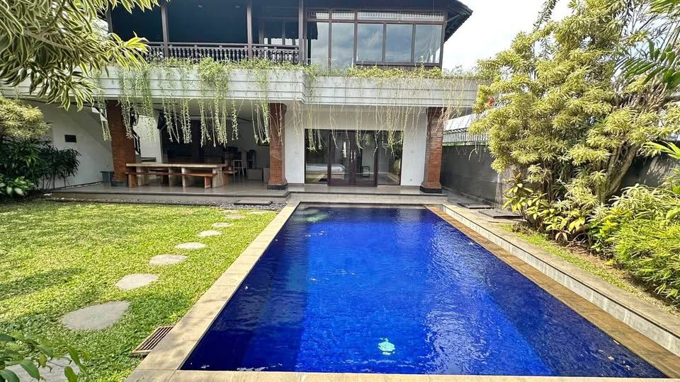 Двухэтажная вилла с 3 спальнями, бассейном и видом на рисовые поля в Берава