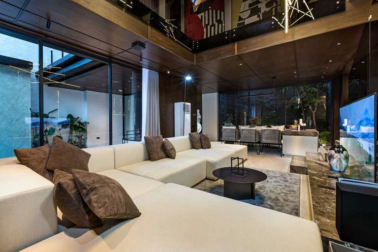 Вилла AV Base Grey Villas  в Berawa - 424 м², 3 спальни — фото 1 из 10